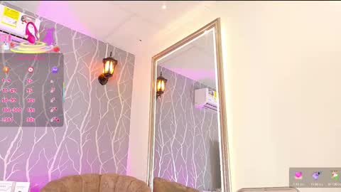 Snapshot of vanessa_guzman1 chatting on September 27, 2025, 1:38 pm online show from September 27, 2025, 1:38 pm
