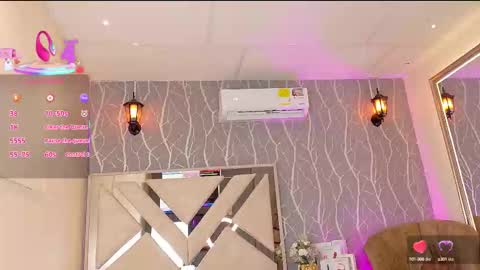 Snapshot of vanessa_guzman1 chatting on September 28, 2025, 1:27 pm online show from September 28, 2025, 1:27 pm