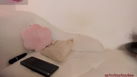 Snapshot of vanessafox__ chatting on September 15, 2025, 1:55 pm V online show from September 15, 2025, 1:55 pm