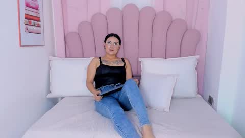 vanessamirren online show from October 3, 2025, 12:02 pm