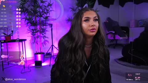 Vanessa Simon online show from January 14, 2025, 6:24 am