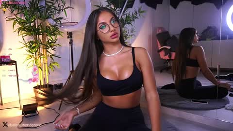 Vanessa Simon online show from January 24, 2025, 6:03 am