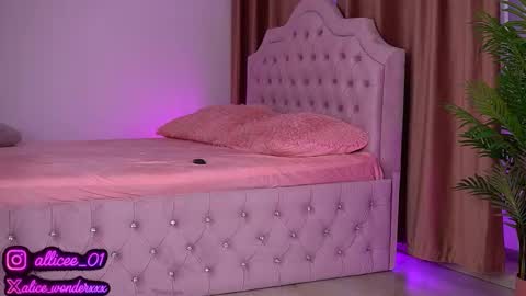 Vanessa Simon online show from September 24, 2025, 6:06 am