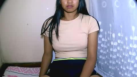 vanih27 online show from April 15, 2026, 9:26 pm