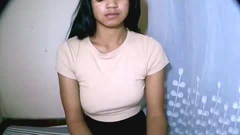vanih27 online show from June 1, 2026, 7:04 pm