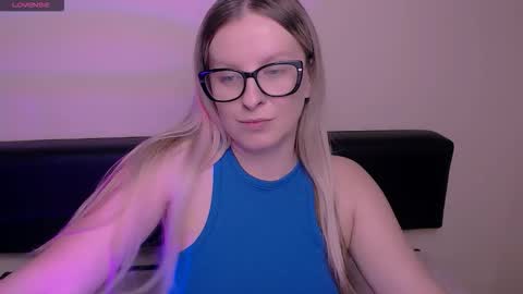 Mia online show from October 20, 2025, 7:20 am