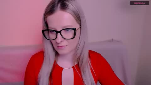 Mia online show from January 12, 2026, 10:42 am