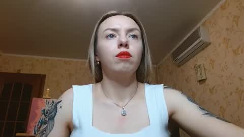 VanillaMuffin online show from November 15, 2025, 1:51 pm