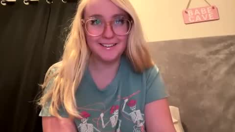 vanillapuddingpie online show from January 7, 2025, 1:49 am