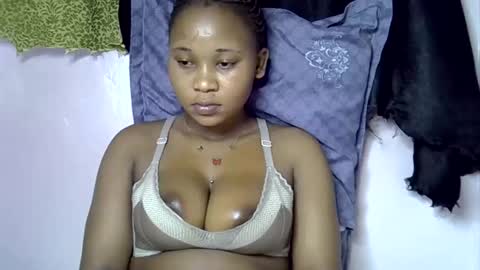 vanillavenus online show from November 17, 2025, 1:50 pm