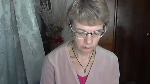 Vanillaxcreamy online show from November 24, 2025, 2:28 pm