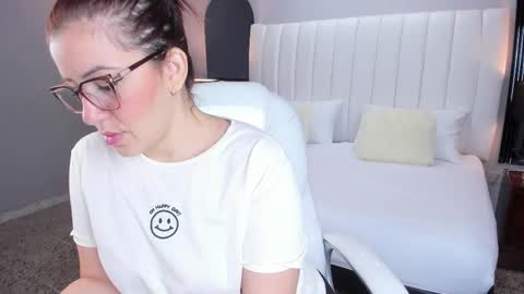 Snapshot of vanitysex chatting on September 30, 2025, 11:48 am Karine online show from September 30, 2025, 11:48 am