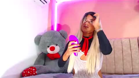 vannesa01 online show from December 11, 2024, 4:42 pm