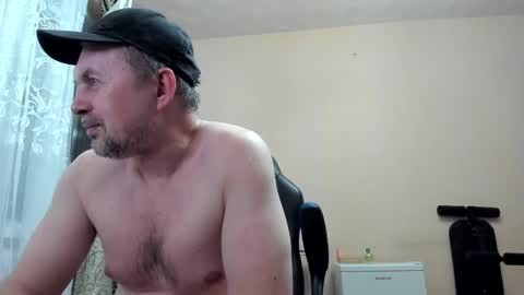 vano_822 online show from May 18, 2026, 7:41 pm