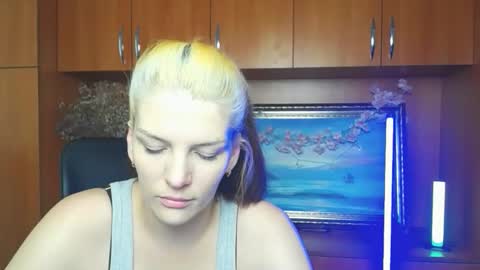 Vanessa online show from April 8, 2026, 7:08 am