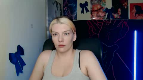 Vanessa online show from April 14, 2026, 4:46 pm