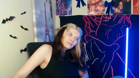 Vanessa online show from April 17, 2026, 3:04 pm