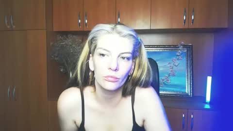 Vanessa online show from May 25, 2026, 2:28 am