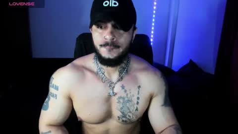 vanvelckan_ online show from November 12, 2025, 3:29 am