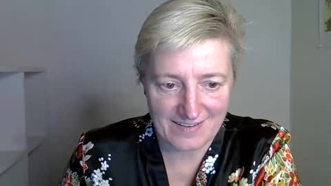 vea_motty online show from November 12, 2025, 2:06 pm