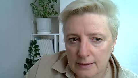 vea_motty online show from May 28, 2026, 10:12 am
