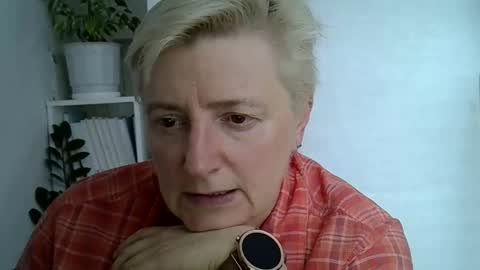 vea_motty online show from June 9, 2026, 12:17 pm