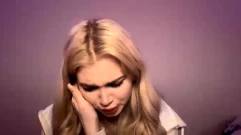 Monika online show from December 1, 2025, 3:06 pm