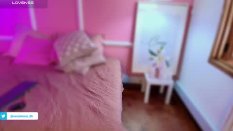 Vee Simons online show from January 17, 2025, 8:44 pm