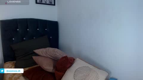 Vee Simons online show from February 4, 2025, 11:49 pm