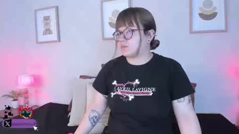 Vee Simons online show from September 11, 2025, 8:53 pm