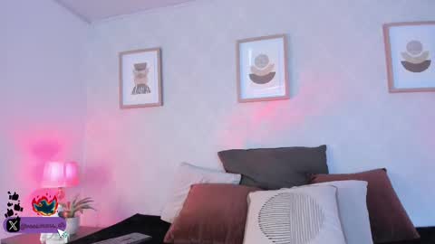 Vee Simons online show from September 13, 2025, 7:46 pm