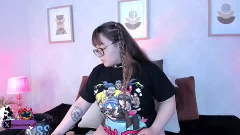 Vee Simons online show from September 18, 2025, 8:33 pm