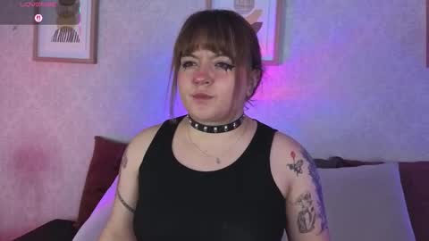 Vee Simons online show from November 4, 2025, 9:25 pm