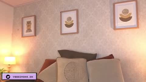 Vee Simons online show from March 28, 2026, 9:03 pm