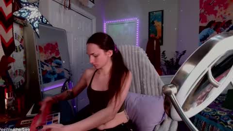 Snapshot of veeweatherbee chatting on September 16, 2025, 11:28 pm Violet Weatherbee online show from September 16, 2025, 11:28 pm