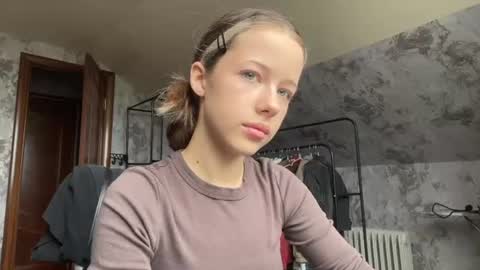 velour_paradise online show from June 10, 2026, 8:57 am