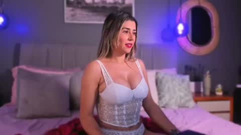veluna_ online show from June 9, 2026, 12:17 pm