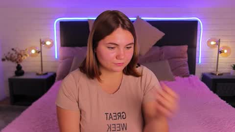 velvet__doll online show from October 4, 2025, 7:56 pm