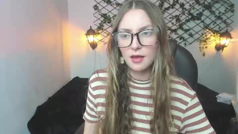 Sophi  online show from March 26, 2026, 12:17 am
