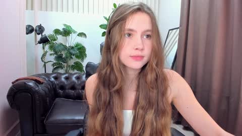 Snapshot of velvet_cherry chatting on February 5, 2025, 3:31 pm velvet_cherry online show from February 5, 2025, 3:31 pm