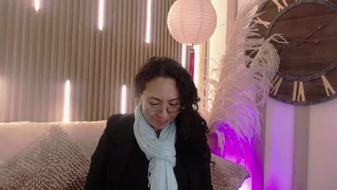 Snapshot of velvet_curly chatting on May 12, 2026, 12:35 pm Emma Curly online show from May 12, 2026, 12:35 pm