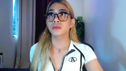 Snapshot of velvet_delux69 chatting on October 9, 2025, 10:30 pm velvet_delux69 online show from October 9, 2025, 10:30 pm