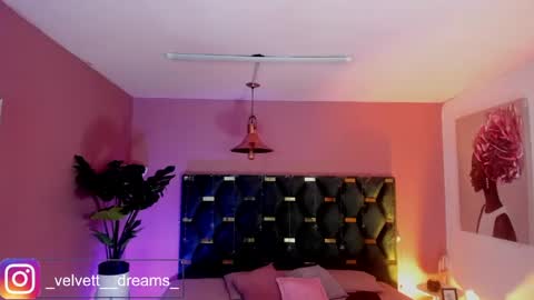 Snapshot of velvet_dreams_ chatting on June 5, 2026, 12:44 pm Isabella online show from June 5, 2026, 12:44 pm