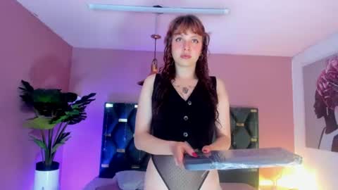 Snapshot of velvet_dreams_ chatting on June 9, 2026, 11:44 am Isabella online show from June 9, 2026, 11:44 am