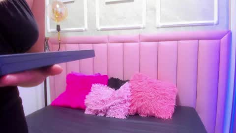 Snapshot of velvet_giirll chatting on June 4, 2026, 1:17 pm velvet_giirll online show from June 4, 2026, 1:17 pm