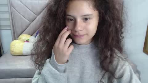 velvet_moon_v online show from September 19, 2025, 1:12 pm