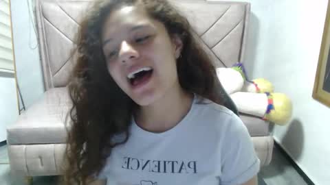 velvet_moon_v online show from October 27, 2025, 1:04 pm