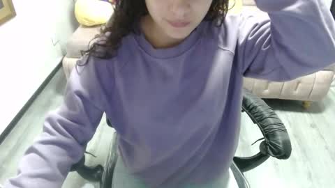 velvet_moon_v online show from November 15, 2025, 1:18 pm