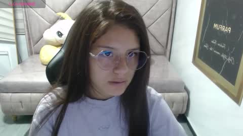 velvet_moon_v online show from December 3, 2025, 1:53 pm