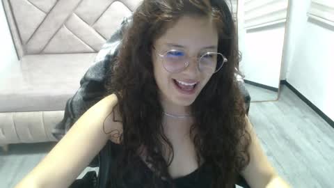 velvet_moon_v online show from March 26, 2026, 8:14 pm